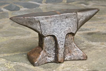 Kowadło dwurożne, 1787 (żeliwo)