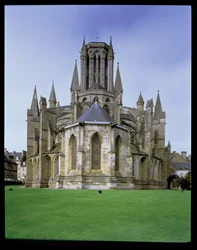 Widok katedry Coutances od wschodu