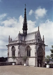 Widok na Chapelle Saint-Hubert z Chateau Amboise, ukończony w 1493