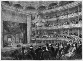 Widok na nowo odrestaurowaną salę teatralną Odeon. Paryż