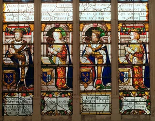 Okno przedstawiające Jacques de Bourbon (1315-61) Comte de la Marche, Jeanne de Chatillon-Saint-Pol (zm.1371) Jean I de Bourbon (1361-194) i Katarzynę, Comtesse de Vendome