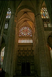 Okno przedstawiające południowy transept