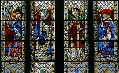 Okno w49 przedstawiające św. Michała, św. Juliena, św. Guillaume, św. Genevieve