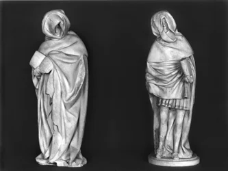 rwo żałobnicy, z grobu księcia Jeana de Berry (1340-1416) ok. 1450-53 salabaster) r8:grób znajdował się dawniej w Sainte-Chapelle w Bourges;