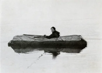 Campbell pływający w kajaku, 1911, 1913