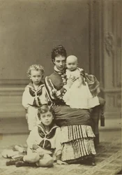 Wielka Księżna Maria Fiodorowna z dziećmi, Mikołaj Aleksandrowicz, Jerzy..., ok. 1930 r. 1875.