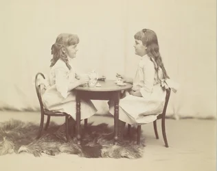 Frances i Ethel de Forest, córki Roberta de Forest, ca. 1890.