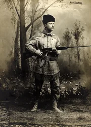Theodore Roosevelt w stroju ze skóry jelenia, Terytorium Dakoty, ok. 1885