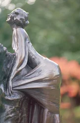 Wendy, fragment z figury Piotruś Pan, 1912 (brąz) (fragment)