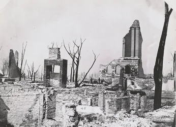 Ruiny budynku Towarzystwa Historycznego Chicago po wielkim pożarze Chicago, 1871 r