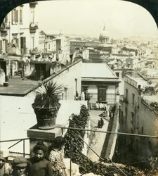 Ze wzgórz Neapolu, Włochy, ok. 1909.