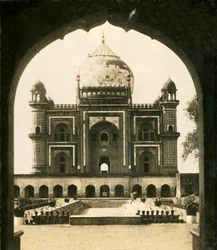 Grobowiec Safdarjungs, Delhi, Indie, ok. 1909.