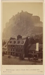 Zamek w Edynburgu od strony Grassmarket
