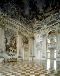 Sztuka baroku: widok na Wielki Salon. XVII-wieczny Pałac Nymphenburg, Monachium Niemcy