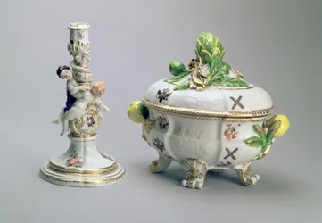 Świecznik i misa przykryta z nabożeństwa św. Andrzeja, Miśnia, 1744-5 (porcelana)