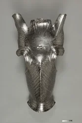 Chanfron w stylu Maksymiliana, ok. 1510 (stal)