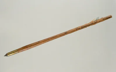 Pojedynczy bełt do kuszy należący do księcia Otto von Hesse, 1615 (drewno) (patrz też 312140-312142)