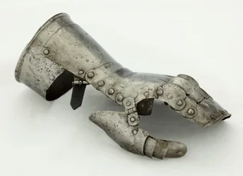 Rękawica lewa, c.1490-1510 (stal i skóra)