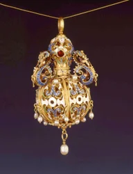 Pomander, ok. 1600 (złoto i emalia cloisonne)