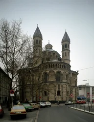 Sztuka romańska: widok kościoła Apotres