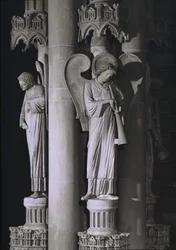 Filar Aniołów, w transepcie południowym, ok. 1230
