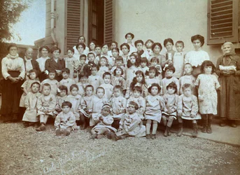 Dzieci rezerwistów w przedszkolu „Italia Nuova”, 20.09.1915 (zdjęcie czarno-białe)