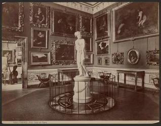 Florencja, Pitti, Flora Hall