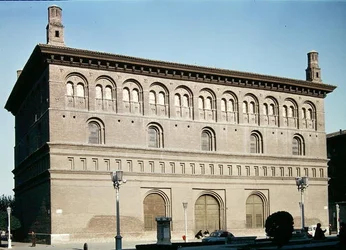 Zewnętrzna część budynku La Lonja, zbudowanego w 1551 r.