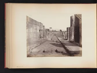 Widok na Strada della Abbondanza w Pompejach, Włochy Strada della Abbondanza. Pompeje (tytuł na obiekcie)