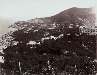 Panoramiczny widok na Casamicciola, niedaleko Neapolu