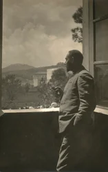 Portret Alfredo Trombetty w mundurze z papierosem w ręku
