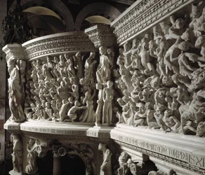 Szczegół Krzesła zrealizowany przez Giovanniego Pisano (1248-1314): Chrystus sędzia między wybrańcami a potępionymi (Szczegóły płaskorzeźb marmurowej ambony, Chrystus między wybrańcami a potępionymi duszami) 1302-1311 Katedra w Pizie (Duomo di Piza), Włoch