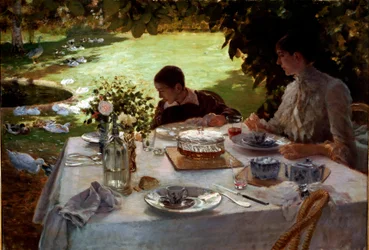 Śniadanie w ogrodzie Matka i jej syn siedzą przy stole zastawionym na śniadanie oglądać gęsi i kaczki w ogrodzie. Obraz Giuseppe de Nittis (1846-1894) 1884 Wym. 81x117 cm Barletta, Museo De Nittis