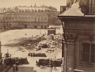 Plac Vendome w Paryżu po zniszczeniu kolumny