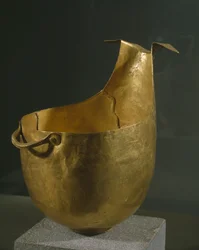 „Sosjer” lub kubek do libacji, z Heraia w Arkadii, III okres wczesnego helladyzmu (ok. 2200 p.n.e.) (złoto)