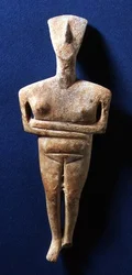 Figurka Cyklad, Naxos, ok. 3000-2000 pne (marmur)