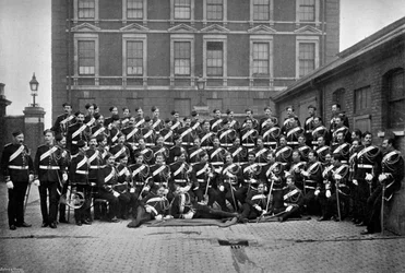 Podoficerowie 1. Gwardii Życia w Knightsbridge Barracks, Londyn, 1896 r.