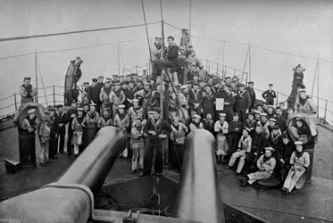 Część kompanii pancernika pierwszej klasy HMS Sans Pareil, 1896