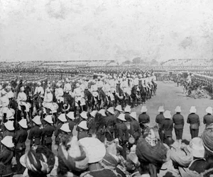 Imperialny Korpus Kadetów eskortujący swoje majestaty na arenę Durbar, Delhi, Indie, 1903.