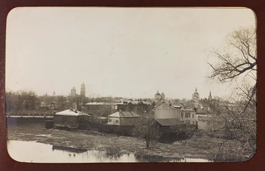 I wojna światowa: Ukraina w latach 1914-1916 podczas najazdu wojsk niemieckich. Widok Sumy (zdjęcie czarno-białe)