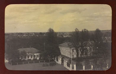 I wojna światowa: Ukraina w latach 1914-1916 podczas najazdu wojsk niemieckich. Widok miasta (zdjęcie czarno-białe)