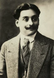 Portret Andre Mouezy