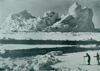 Berg rozpadający się w stadzie, c19101913, 1913