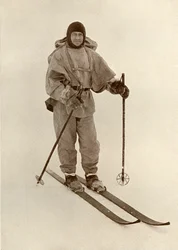 Kapitan Scott na nartach, c19101913, 1913