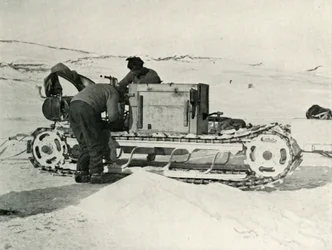 Jeden z sań motorowych, 1911, 1913