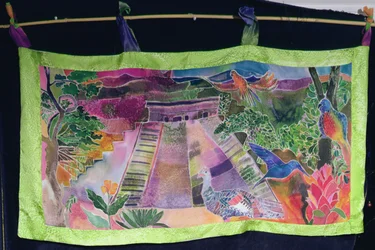 Świątynia Majów, 2005 (barwniki na jedwabiu)