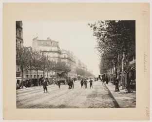 Ulica na Montmartre, Paryż, ok. 1890 r. (zdjęcie)