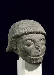 Głowa boga, z Barak w Turcji, XVIII-XVII w. p.n.e.
