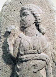 Relief przedstawiający hetycką kobietę w tradycyjnym stroju, z Syrii, ok. 1300-1200 p.n.e.