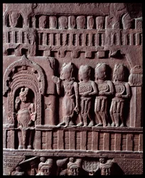 Buddyzm: „Detal zwycięstwa nad Marą” (Zwycięstwo nad Marą) detail du stupa de Bharhut (Barhut, Barouth) Płaskorzeźba z czarnego kamienia, II wpne (II wpne) - Kalkuta, muzeum indyjskie